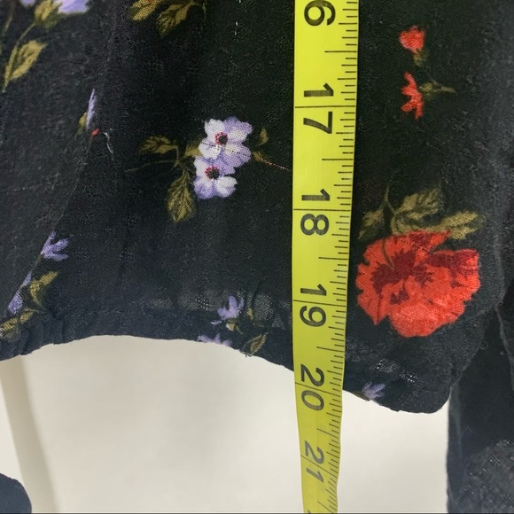 American Eagle Floral Tie Button Down V Neck Top - Picture 11 of 12